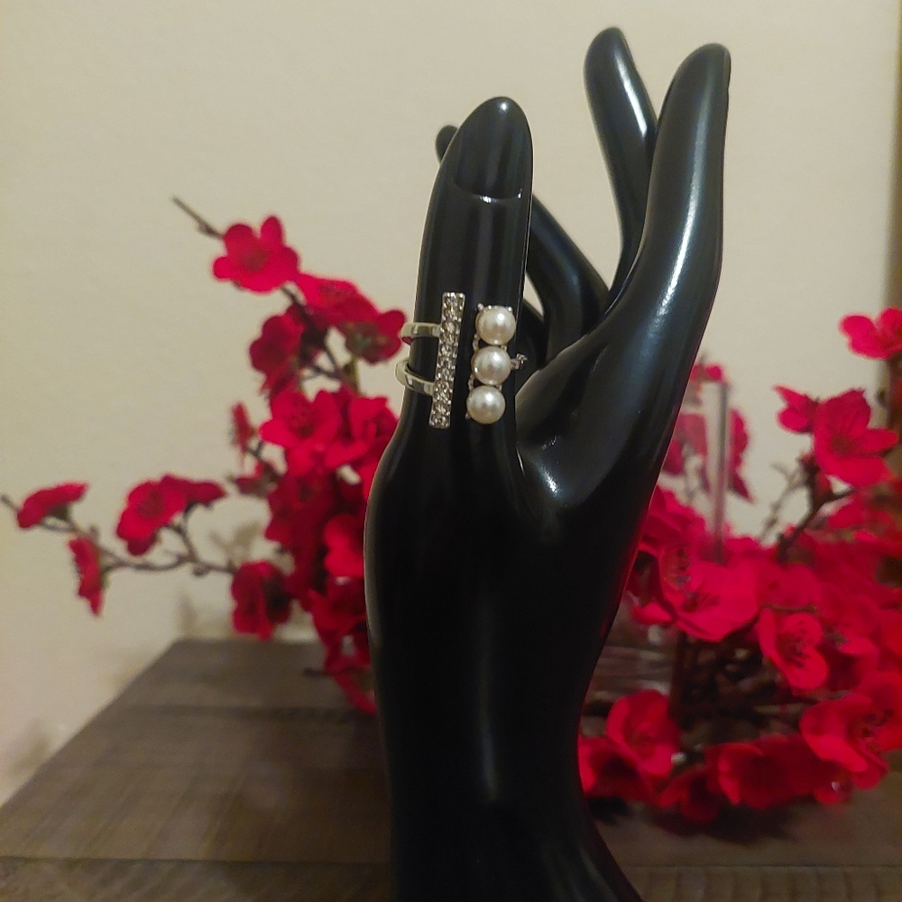 Elegant Gold and Pearl Ring